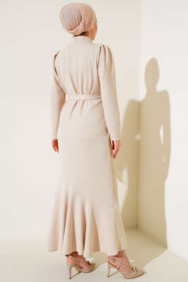 Taşlı Kolye Detaylı Kuşaklı Elbise Bej - Thumbnail