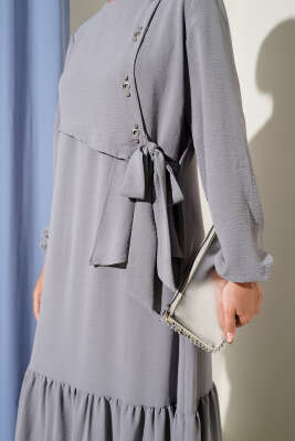 Taşlı Kuş Gözü Detaylı Bağlamalı Elbise Gri - Tesettür Elbise