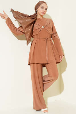 Taşlı Yan Yırtmaçlı İkili Takım Latte - HBS