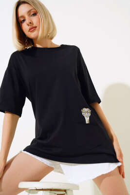 Tavus Kuşu Nakışlı T-shirt Siyah - Kadın Giyim Modelleri