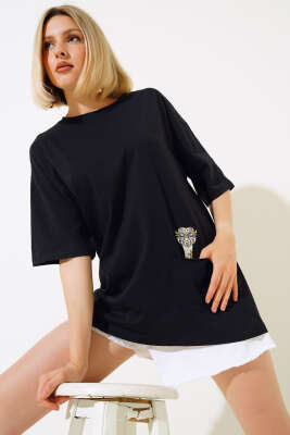 Tavus Kuşu Nakışlı T-shirt Siyah - Kadın Giyim Modelleri