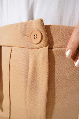 Tek Düğmeli Çımalı Pantolon Latte - Yılın Fırsatı