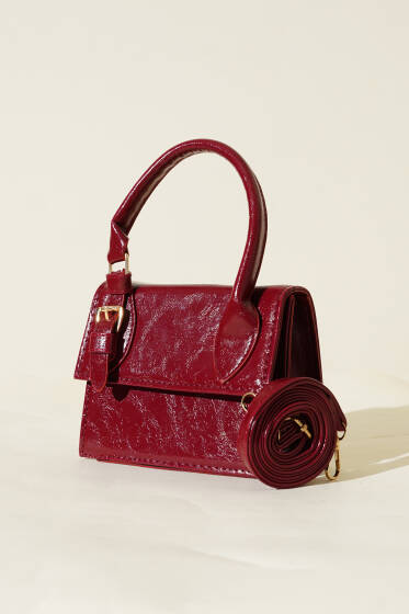 Tek Kemer Detaylı Rugan Çanta Bordo - Kol Çantası