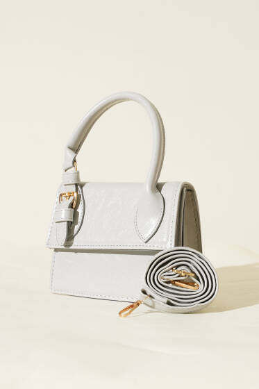 Tek Kemer Detaylı Rugan Çanta Gri - Kol Çantası