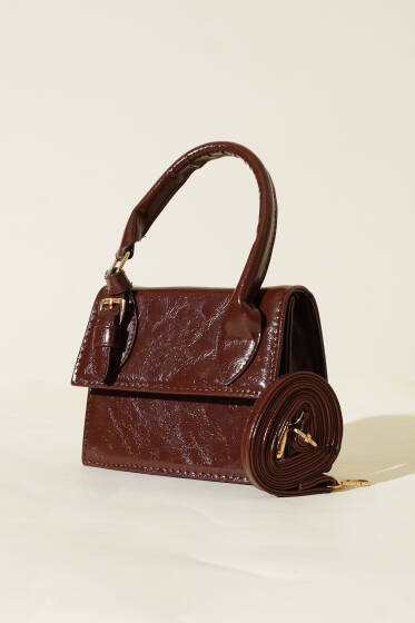 Tek Kemer Detaylı Rugan Çanta Kahve - Kol Çantası