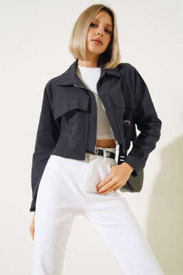 Torba Cepli Gabardin Kısa Ceket Füme - Kadın Giyim Modelleri