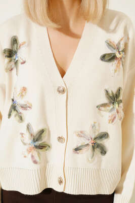 Tül Çiçekli Düğmeli Triko Kısa Hırka Bej Haki - Kadın Giyim Modelleri