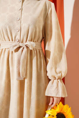 Tül Papatya Desen Bel Lastikli Elbise Bej - Tesettür Elbise