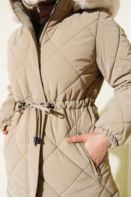 Tünelli Kapüşonlu Kısa Kapitone Mont Bej - Günün Seçilenleri