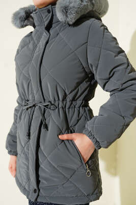 Tünelli Kapüşonlu Kısa Kapitone Mont Füme - Günün Seçilenleri