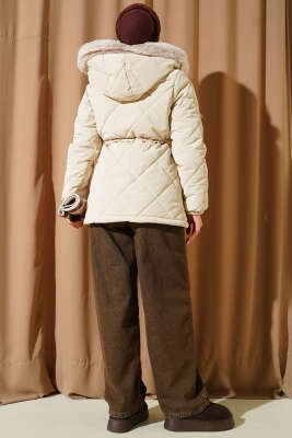 Tünelli Kapüşonlu Kısa Kapitone Mont Taş - Günün Seçilenleri