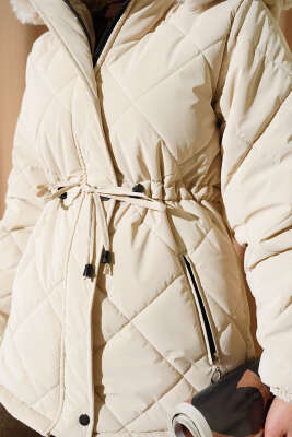 Tünelli Kapüşonlu Kısa Kapitone Mont Taş - Mont