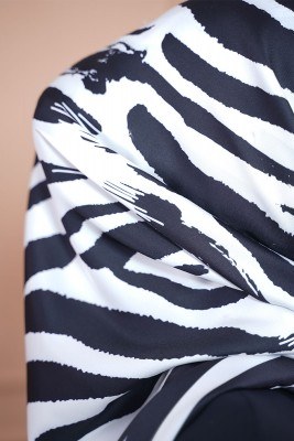 Twill Zebra Desenli Beyaz Eşarp - Thumbnail