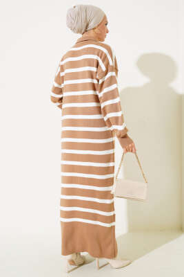 Üç Düğmeli Çizgili Triko Elbise Büsküvi - Tesettür Elbise