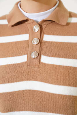 Üç Düğmeli Çizgili Triko Elbise Büsküvi - Tesettür Elbise