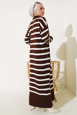Üç Düğmeli Çizgili Triko Elbise Kahve - Tesettür Elbise