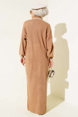 Üç Düğmeli Fitilli Triko Elbise Büsküvi - Tesettür Elbise