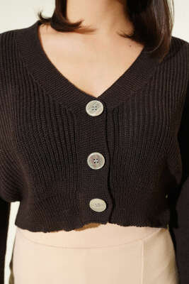 Üç Düğmeli Triko Crop Hırka Acı Kahve - Kadın Giyim Modelleri