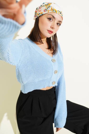 Üç Düğmeli Triko Crop Hırka Bebe Mavi - Kadın Giyim Modelleri