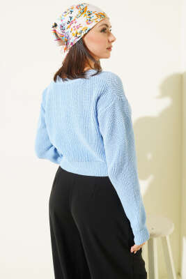 Üç Düğmeli Triko Crop Hırka Bebe Mavi - Kadın Giyim Modelleri