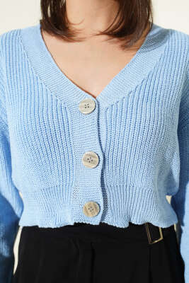 Üç Düğmeli Triko Crop Hırka Bebe Mavi - Kadın Giyim Modelleri