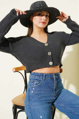 Üç Düğmeli Triko Crop Hırka Füme - Kadın Giyim Modelleri