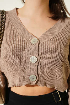 Üç Düğmeli Triko Crop Hırka Latte - Kadın Giyim Modelleri