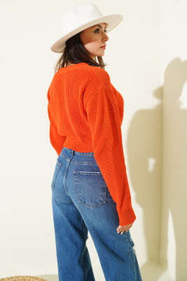 Üç Düğmeli Triko Crop Hırka Oranj - Kadın Giyim Modelleri