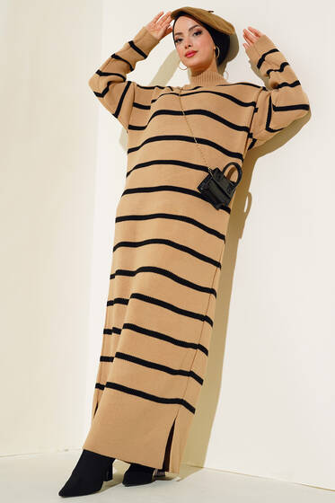 Uzun Çizgili Triko Elbise Latte - Tesettür Elbise