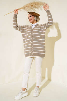 Uzun Düğmeli Çizgili Triko Hırka Bej - Triko Hırka