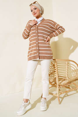 Uzun Düğmeli Çizgili Triko Hırka Latte - Triko Hırka