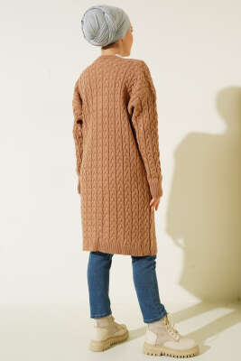 Uzun Düğmeli Örgü Triko Hırka Büsküvi - Triko Hırka