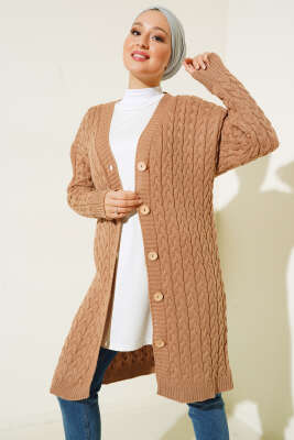 Uzun Düğmeli Örgü Triko Hırka Büsküvi - Triko Hırka