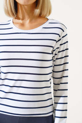 Uzun Kol Çizgili Bluz Beyaz Lacivert - Kadın Giyim Modelleri