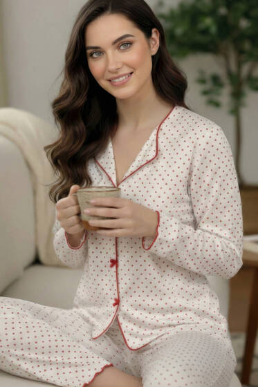 Uzun Kol Önü Kurdeleli Benekli Pijama Takımı Kırmızı - Pijama