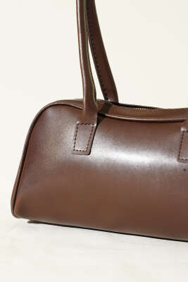 Uzun Kulplu Fermuarlı Baget Çanta Kahve - Günün Kombini