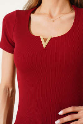 V Aksesuarlı Kaşkorse T-Shirt Bordo - Kadın Giyim Modelleri