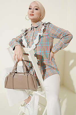 V Brode Fırfırlı Ekoseli Gömlek Bej - HATUN