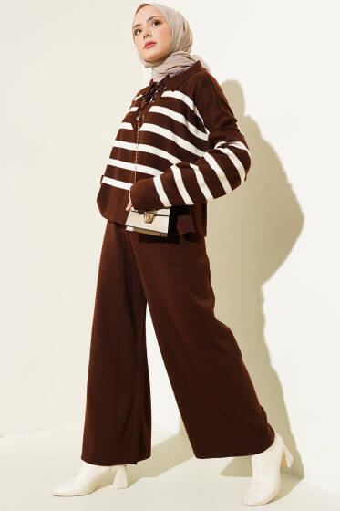 V Yaka Bağcıklı Çizgili Triko İkili Takım Kahve - İkili Takım