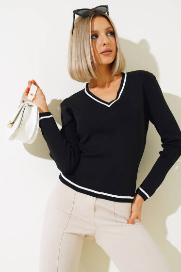 V Yaka Çizgi Detaylı Triko Kazak Siyah - Yeni Giyim