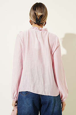 V Yaka Çizgili Fırfırlı Bluz Pembe - Kadın Giyim Modelleri