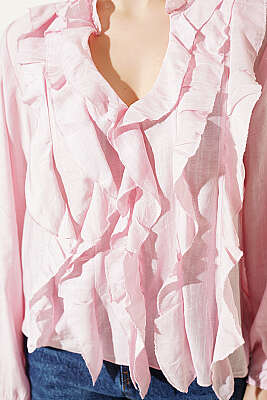 V Yaka Çizgili Fırfırlı Bluz Pembe - Kadın Giyim Modelleri