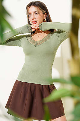 V Yaka Dantel Detaylı Bluz Çağla Yeşili - ORIGINAL