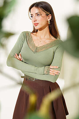 V Yaka Dantel Detaylı Bluz Çağla Yeşili - Kadın Giyim Modelleri