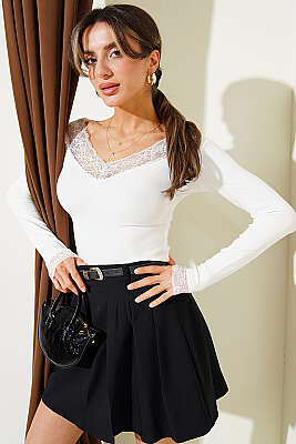 V Yaka Dantel Detaylı Bluz Ekru - ORIGINAL