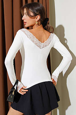 V Yaka Dantel Detaylı Bluz Ekru - Kadın Giyim Modelleri