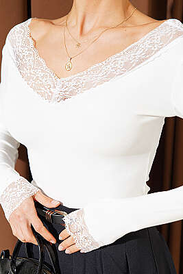V Yaka Dantel Detaylı Bluz Ekru - Kadın Giyim Modelleri