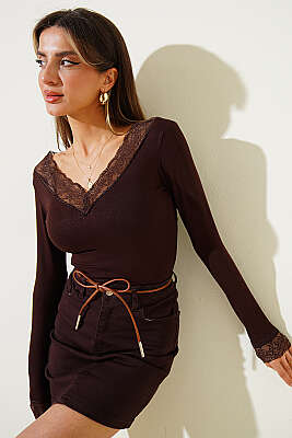 V Yaka Dantel Detaylı Bluz Kahve - ORIGINAL