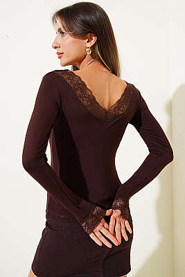 V Yaka Dantel Detaylı Bluz Kahve - Kadın Giyim Modelleri