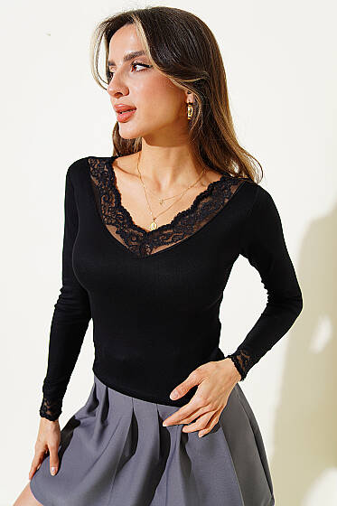 V Yaka Dantel Detaylı Bluz Siyah - Kadın Giyim Modelleri